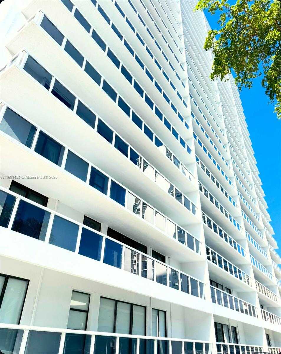 Small Image of 20505 #135, Aventura Number 9