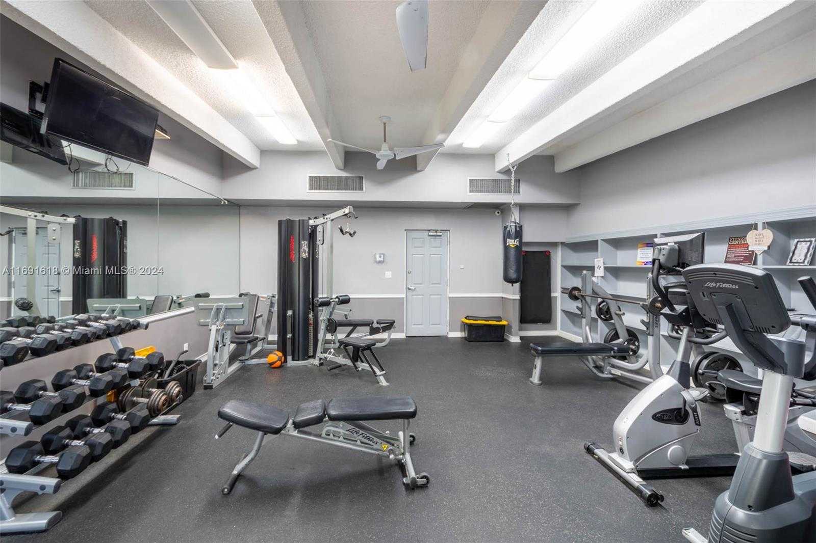 Small Image of 3301 NORTH COUNTRY CLUB DR #410, Aventura Number 15