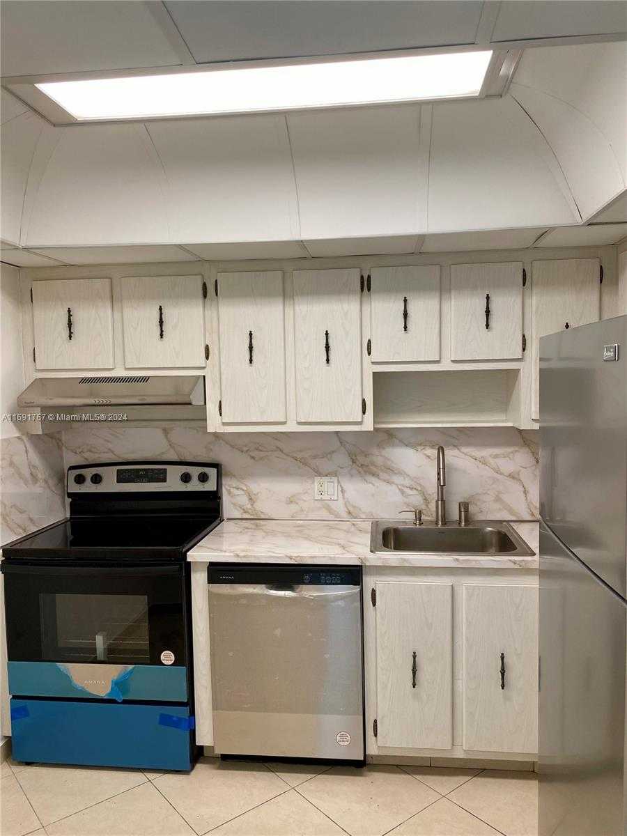 Small Image of 20379 WEST COUNTRY CLUB DR #PH-40, Aventura Number 15