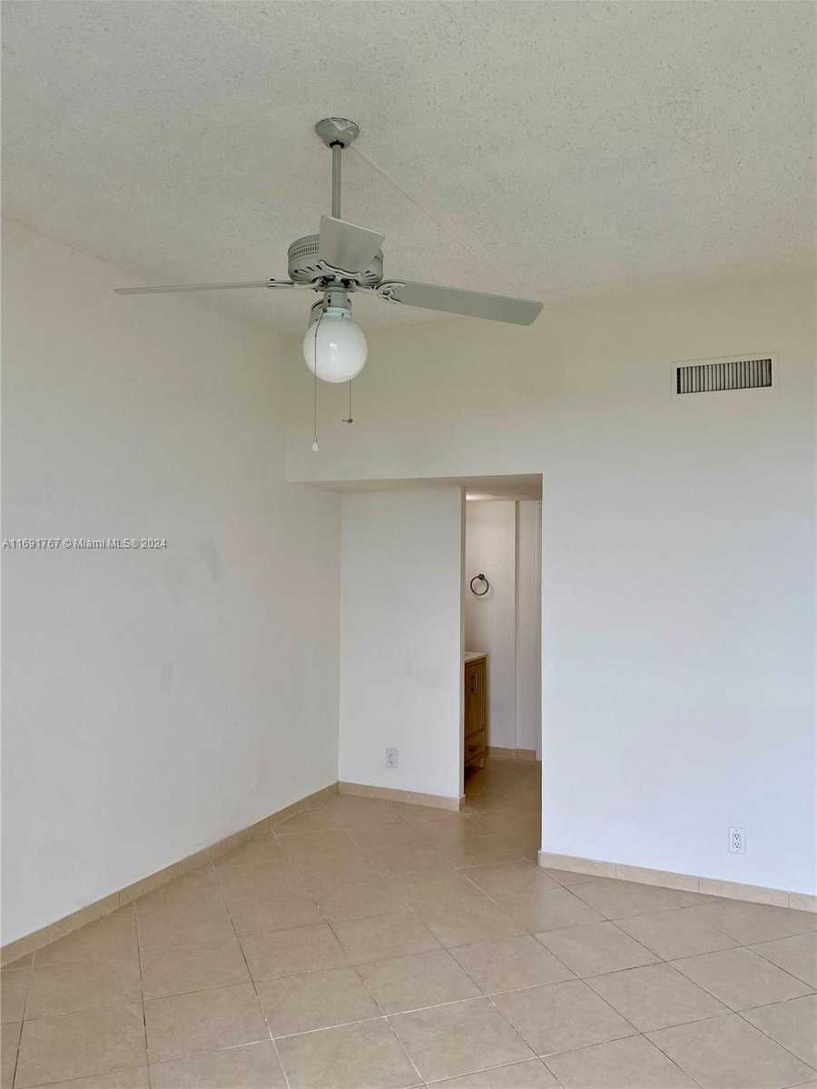 Small Image of 20379 WEST COUNTRY CLUB DR #PH-40, Aventura Number 7