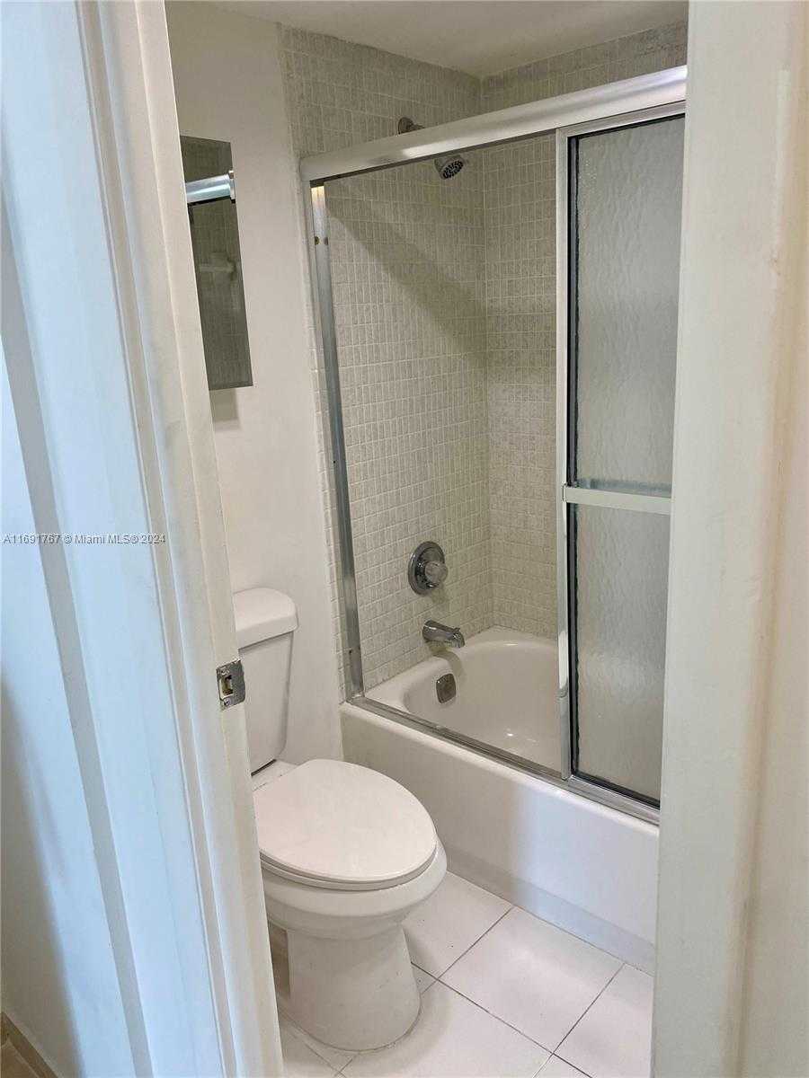 Small Image of 20379 WEST COUNTRY CLUB DR #PH-40, Aventura Number 8