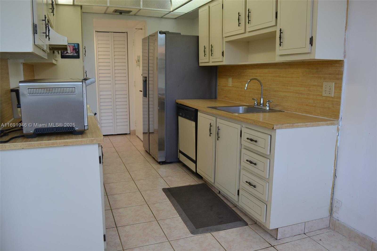 Small Image of 1100 SAINT CHARLES PL #219, Pembroke Pines Number 10