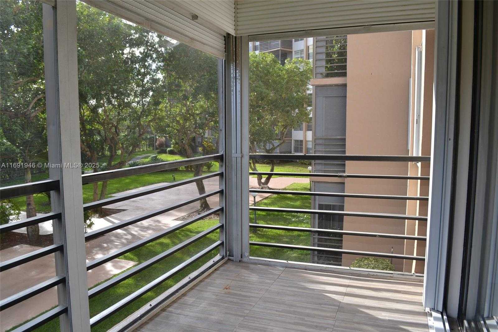 Small Image of 1100 SAINT CHARLES PL #219, Pembroke Pines Number 17