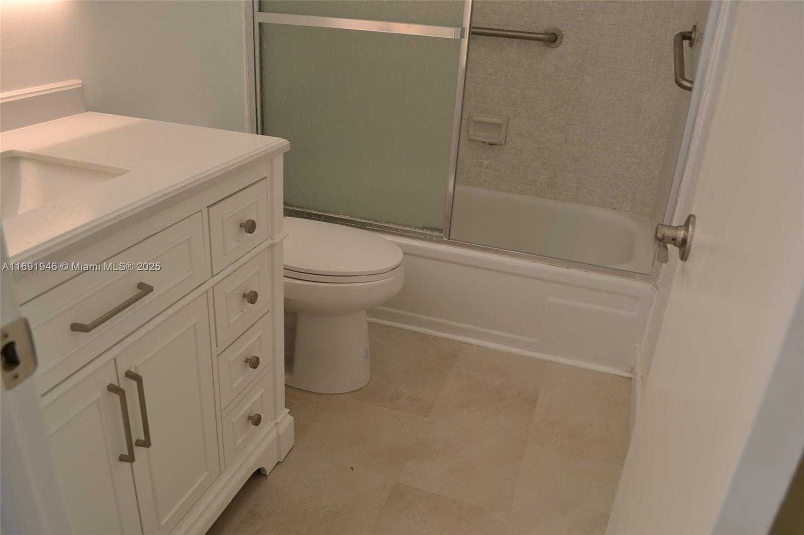 Small Image of 1100 SAINT CHARLES PL #219, Pembroke Pines Number 23
