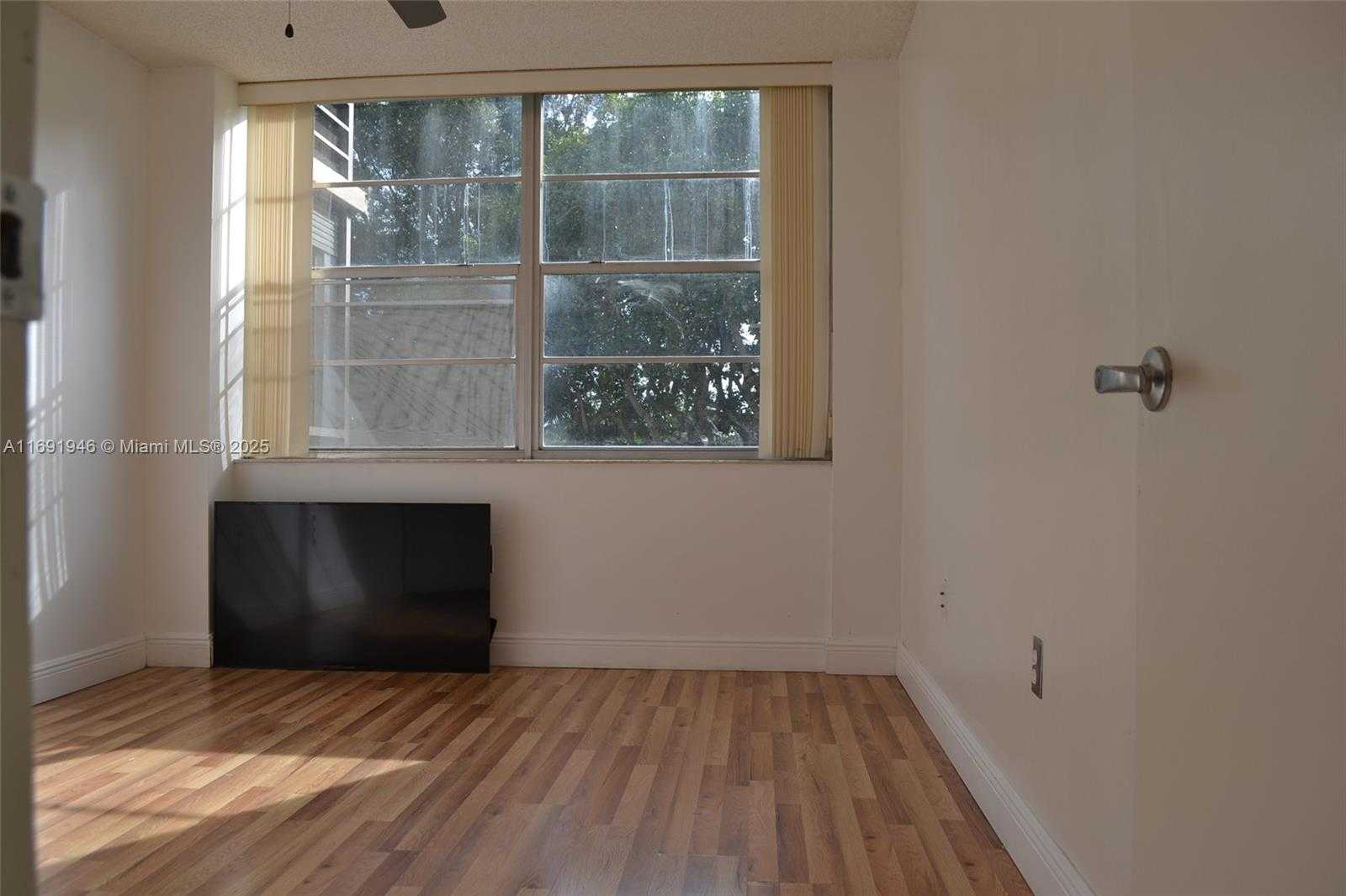 Small Image of 1100 SAINT CHARLES PL #219, Pembroke Pines Number 27
