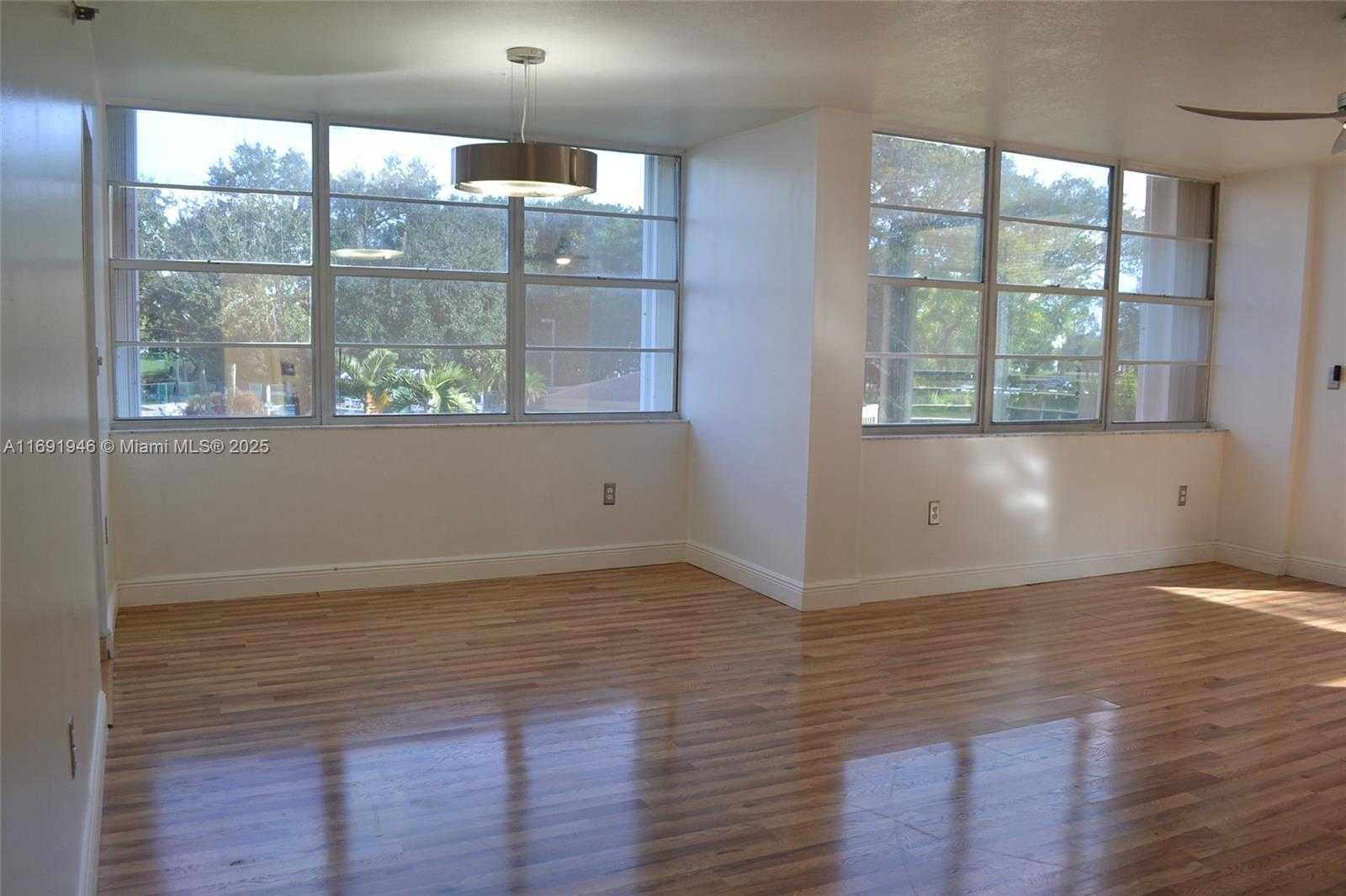 Small Image of 1100 SAINT CHARLES PL #219, Pembroke Pines Number 28