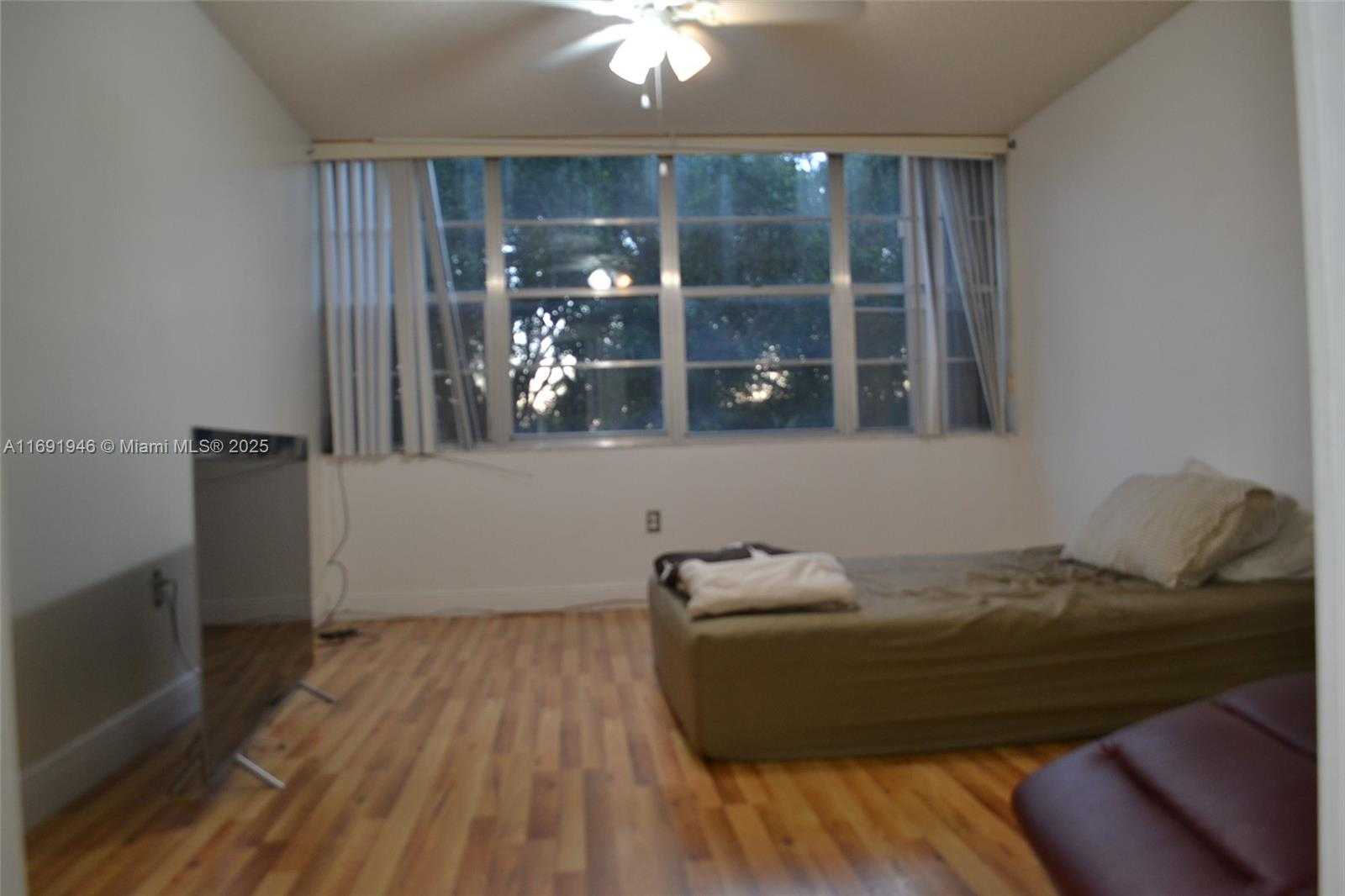 Small Image of 1100 SAINT CHARLES PL #219, Pembroke Pines Number 30