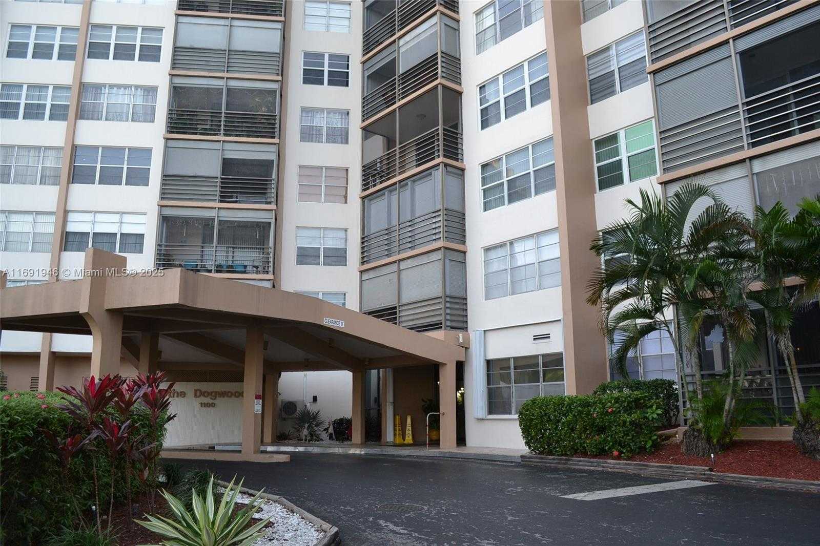 Small Image of 1100 SAINT CHARLES PL #219, Pembroke Pines Number 40