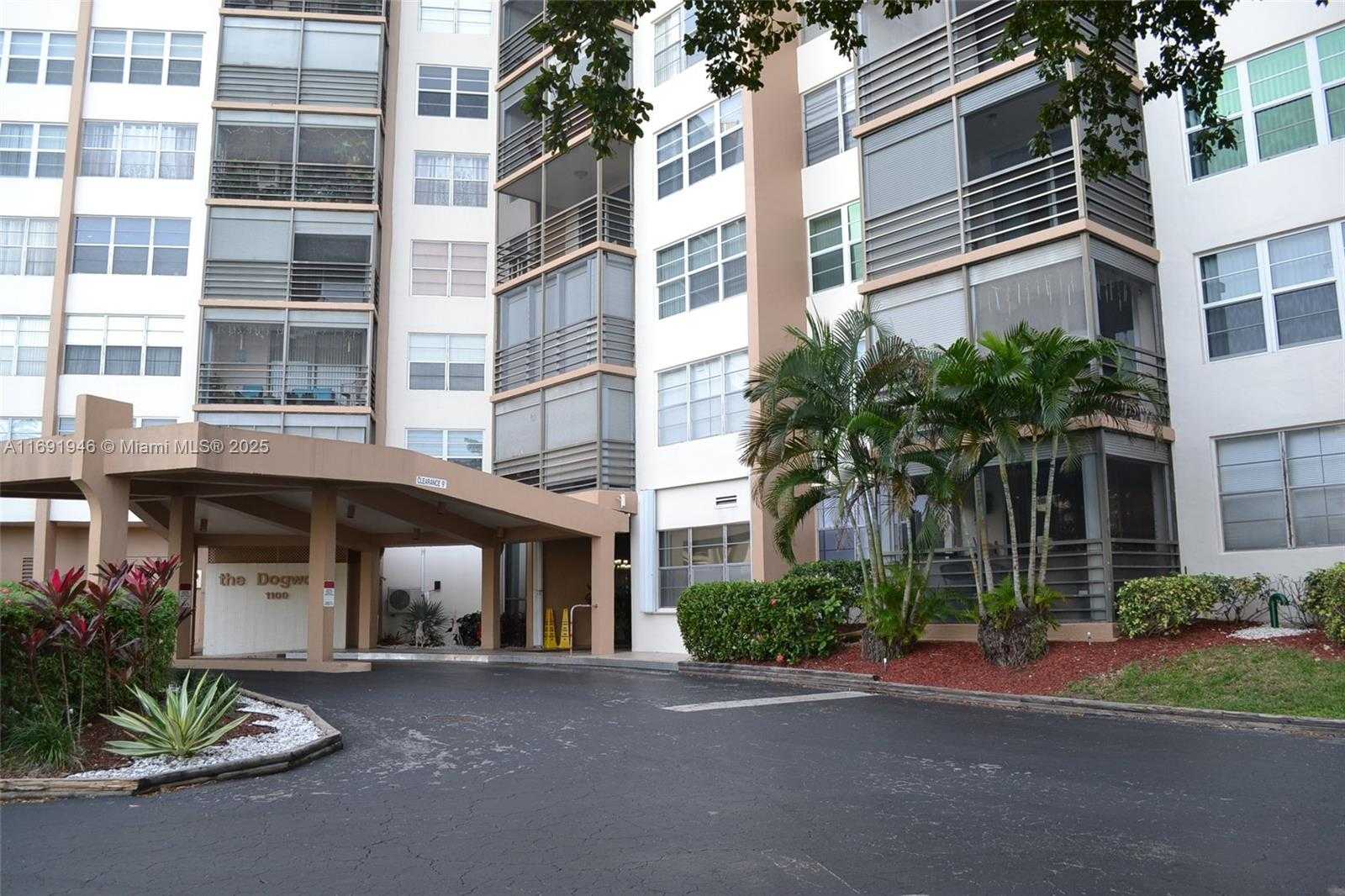 Small Image of 1100 SAINT CHARLES PL #219, Pembroke Pines Number 41