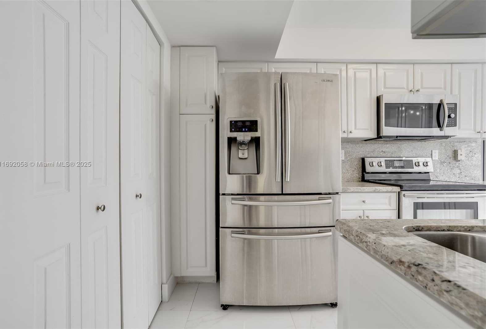 Small Image of 3500 MYSTIC POINTE DR #1205, Aventura Number 13