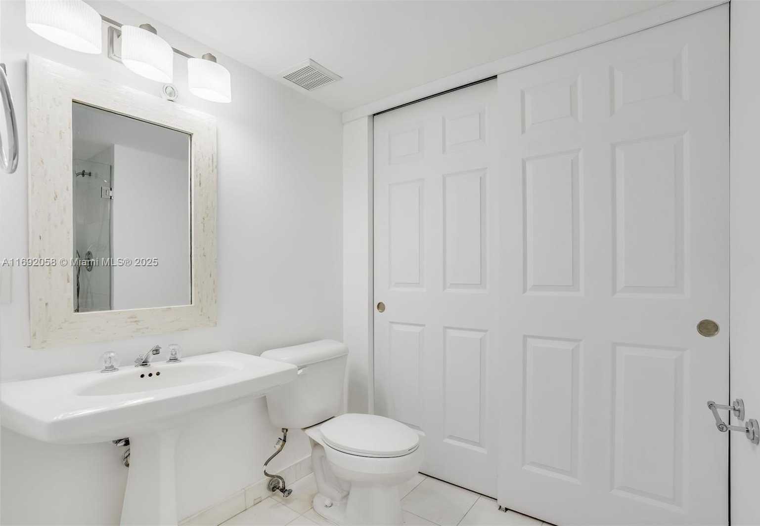 Small Image of 3500 MYSTIC POINTE DR #1205, Aventura Number 22