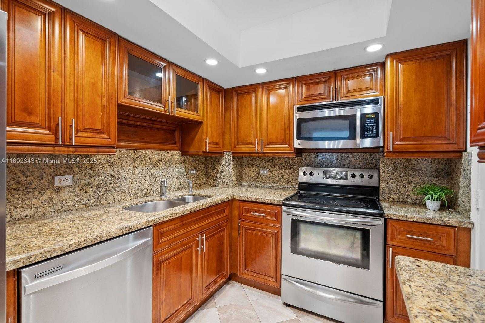 Small Image of 5005 COLLINS AVE #615, Miami Beach Number 6