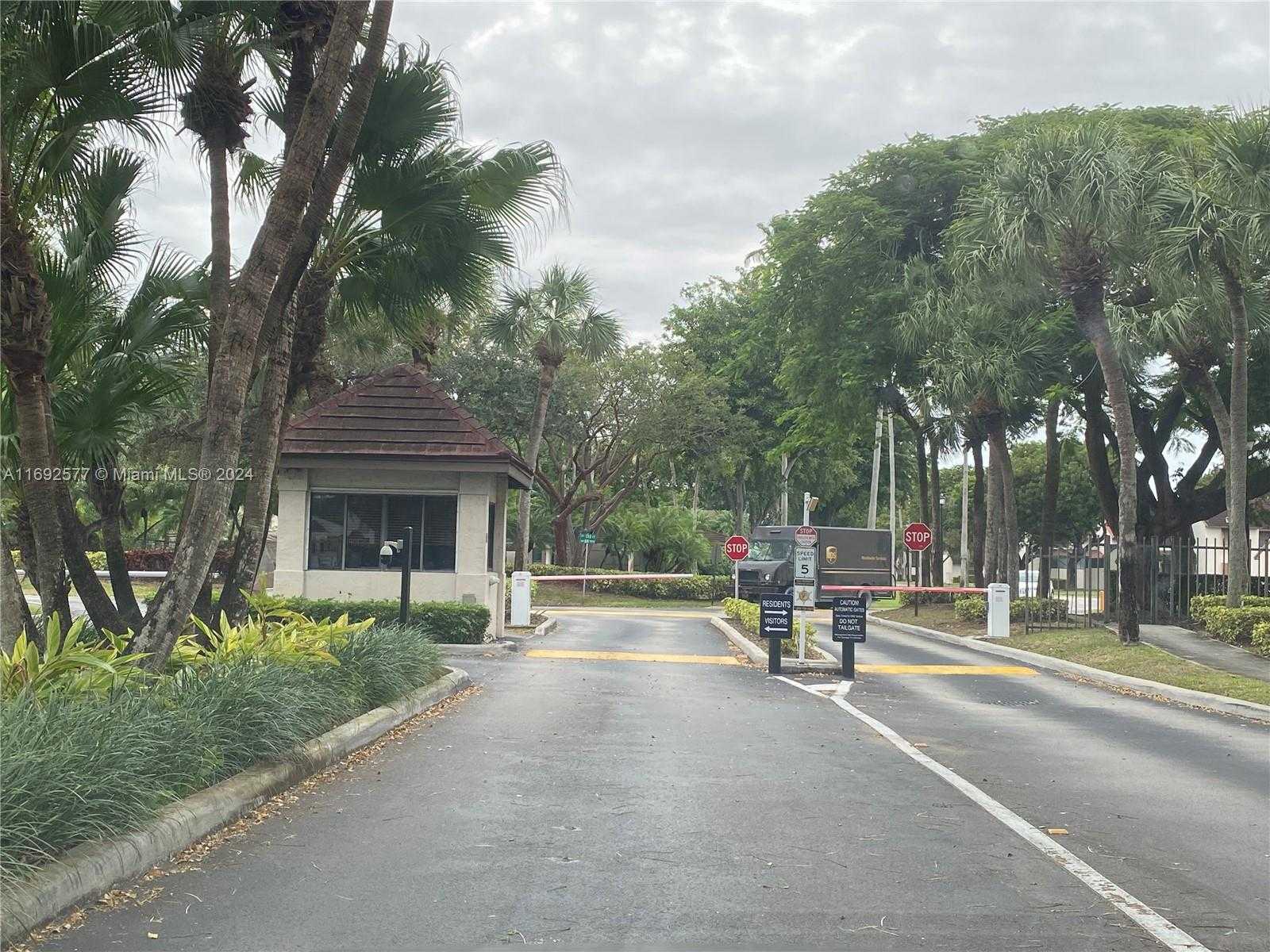 Small Image of 13380 SOUTH WEST 91ST TER #E, Miami Number 2