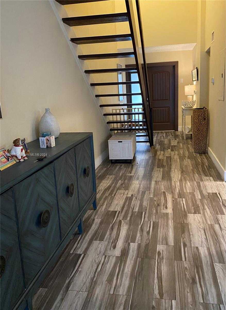 Small Image of 13380 SOUTH WEST 91ST TER #E, Miami Number 9