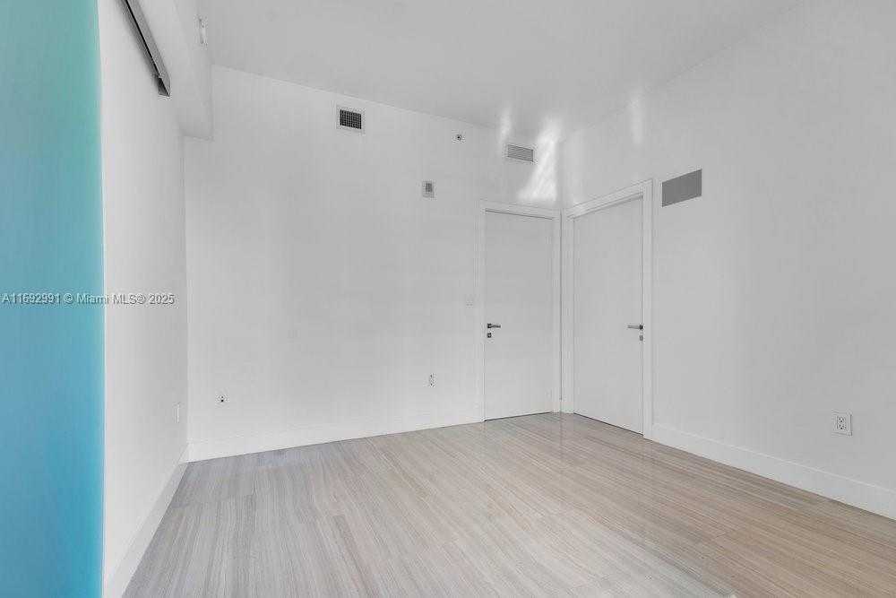Small Image of 1451 BRICKELL AVE #2706, Miami Number 11