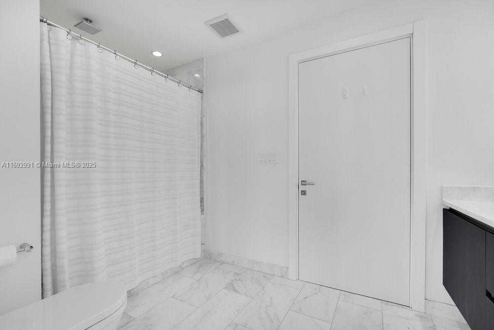 Small Image of 1451 BRICKELL AVE #2706, Miami Number 15