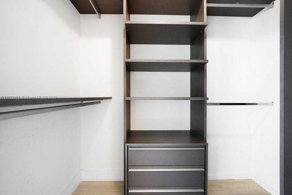 Small Image of 1451 BRICKELL AVE #2706, Miami Number 16