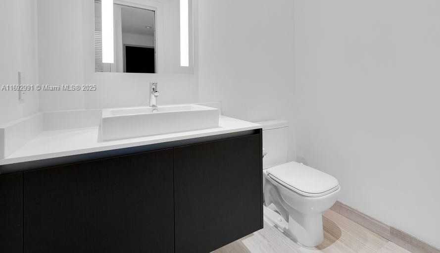 Small Image of 1451 BRICKELL AVE #2706, Miami Number 20