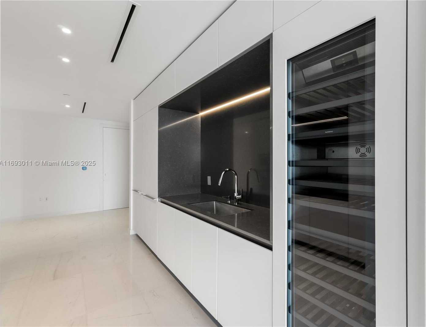 Small Image of 300 BISCAYNE BLVD WAY #2103, Miami Number 22