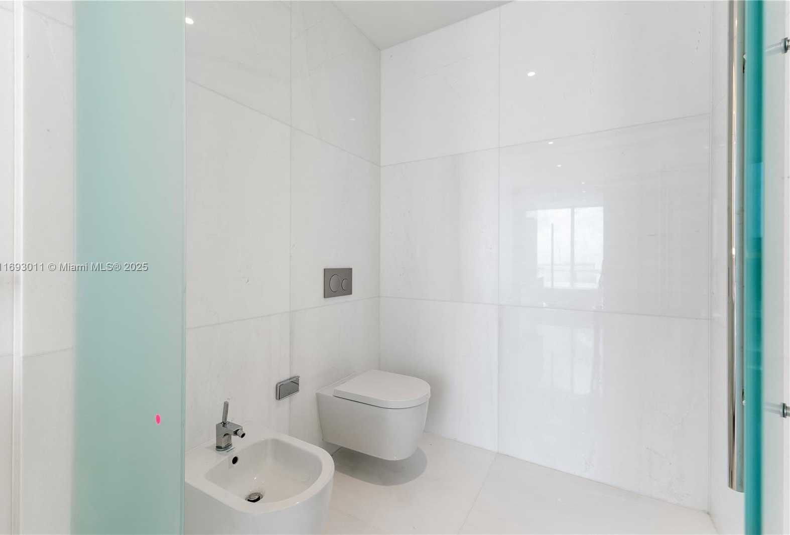 Small Image of 300 BISCAYNE BLVD WAY #2103, Miami Number 27