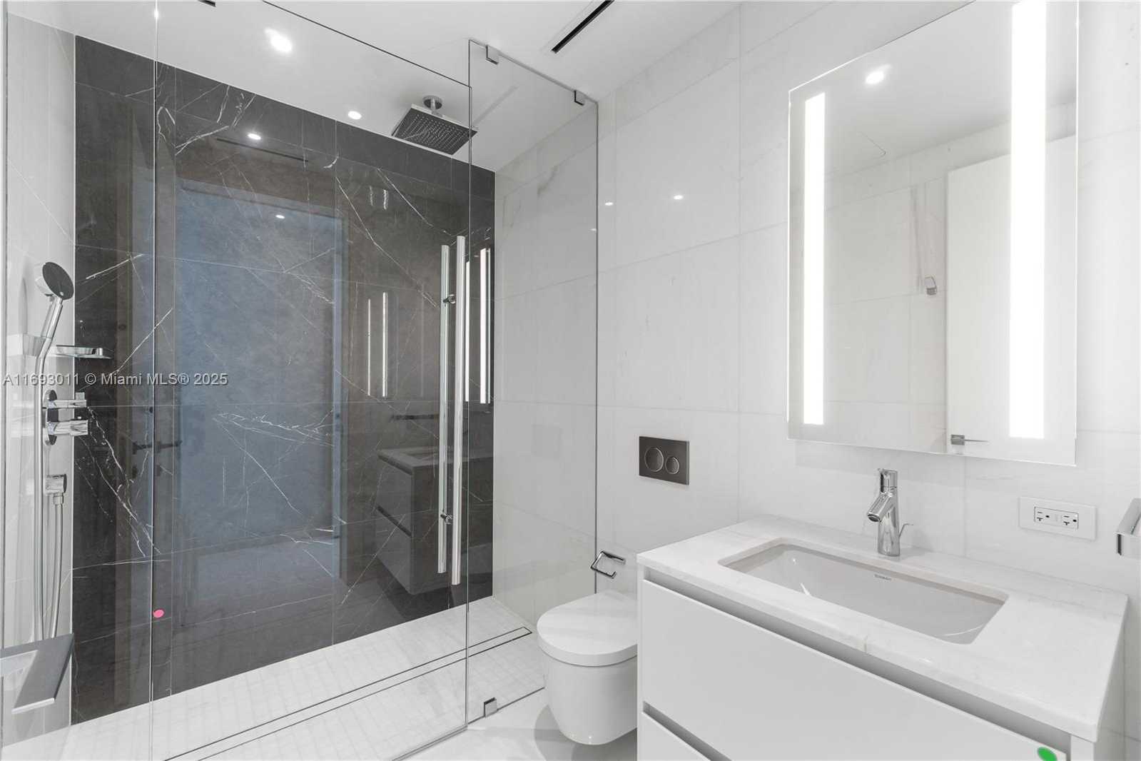 Small Image of 300 BISCAYNE BLVD WAY #2103, Miami Number 38