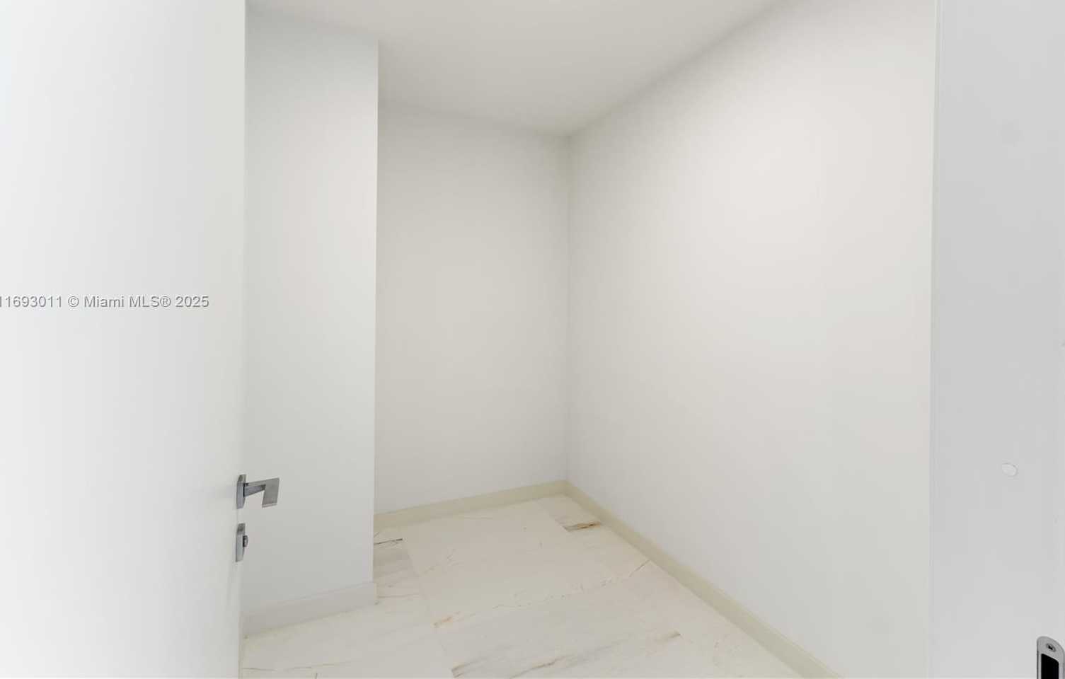 Small Image of 300 BISCAYNE BLVD WAY #2103, Miami Number 40