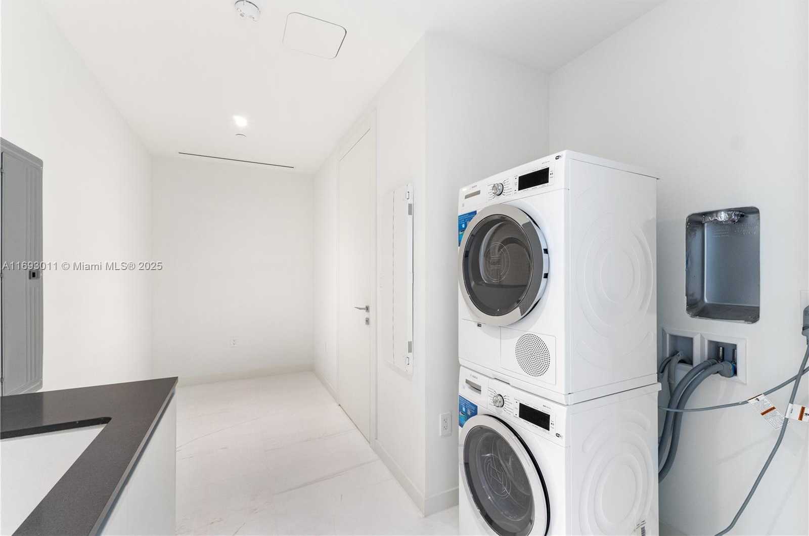Small Image of 300 BISCAYNE BLVD WAY #2103, Miami Number 41