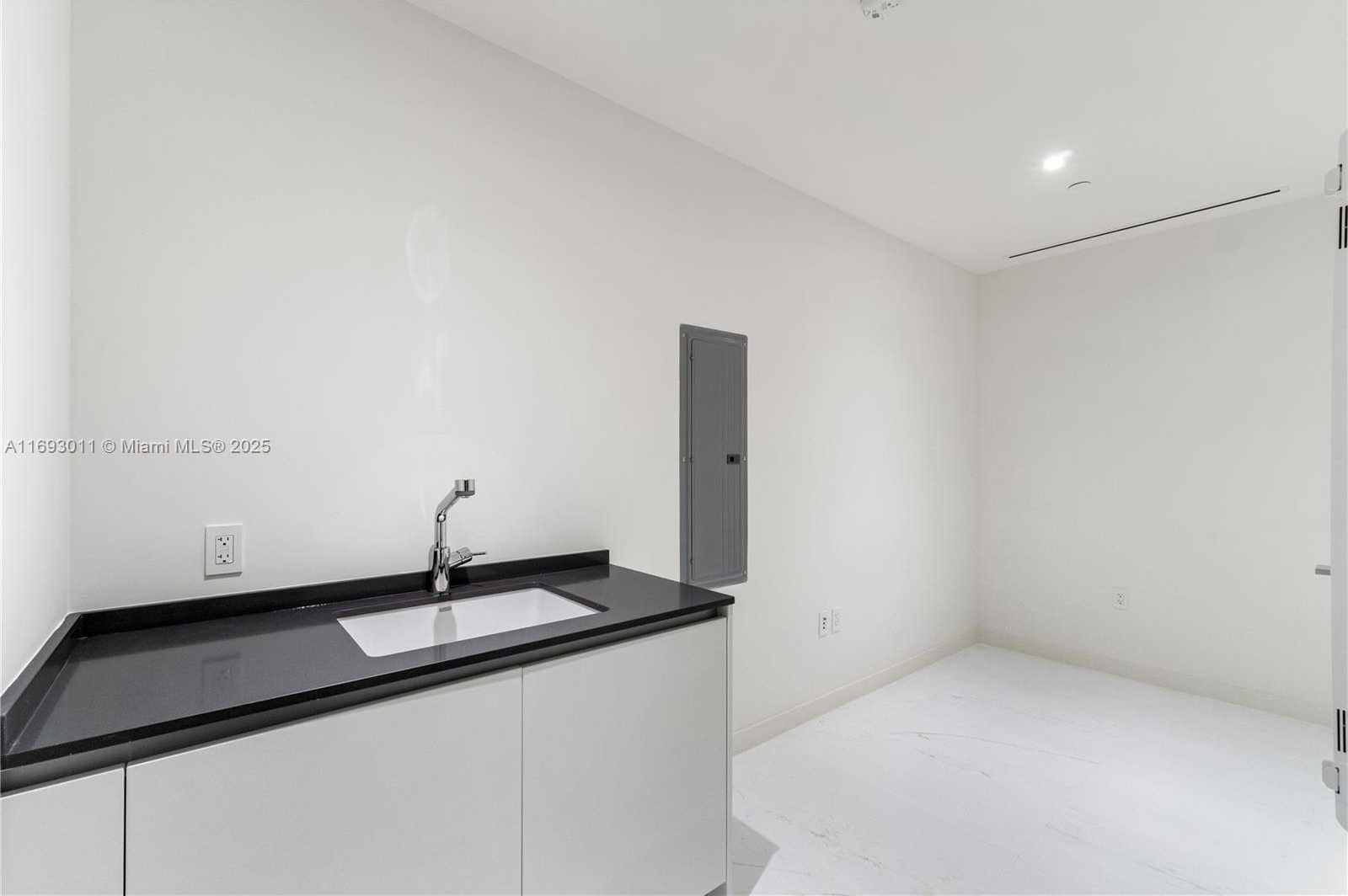 Small Image of 300 BISCAYNE BLVD WAY #2103, Miami Number 42