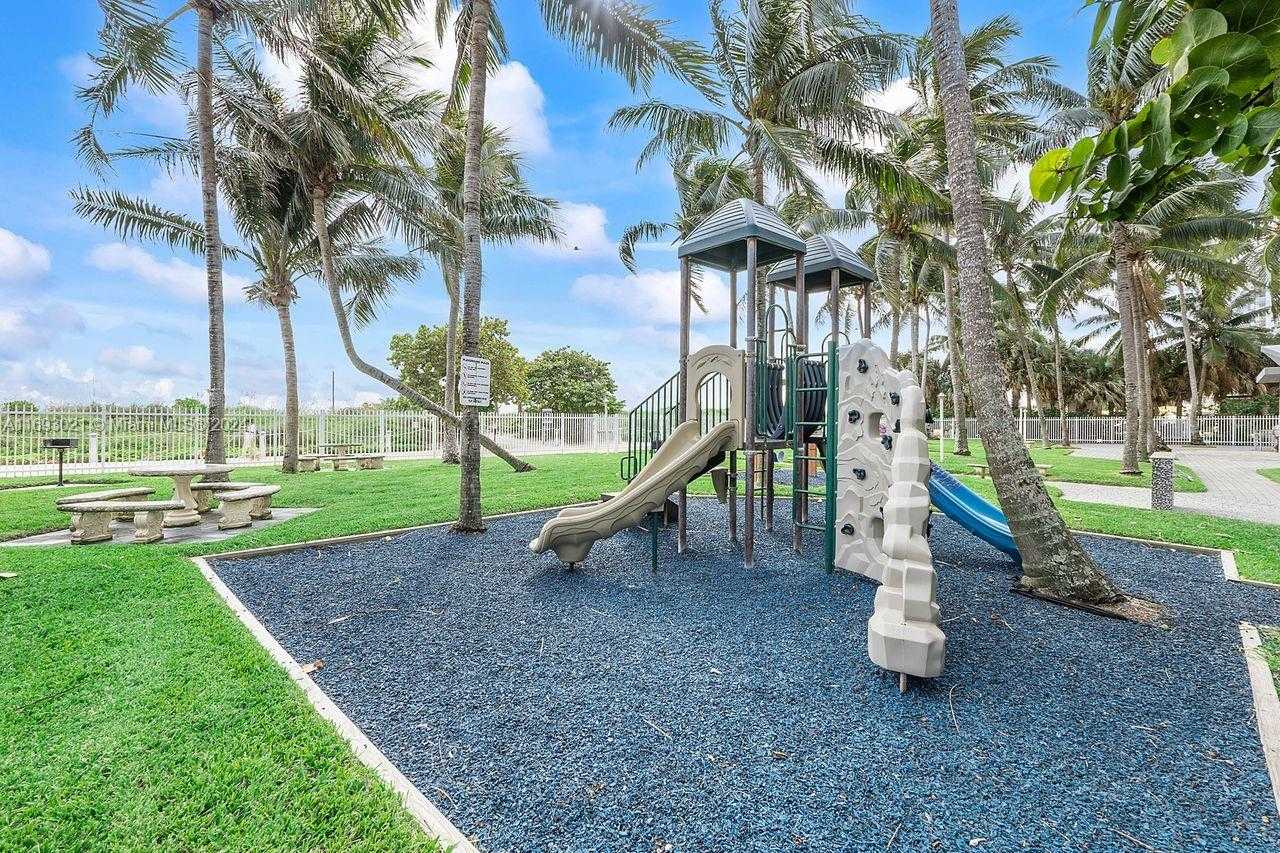 Small Image of 6301 COLLINS AVE #1508, Miami Beach Number 17