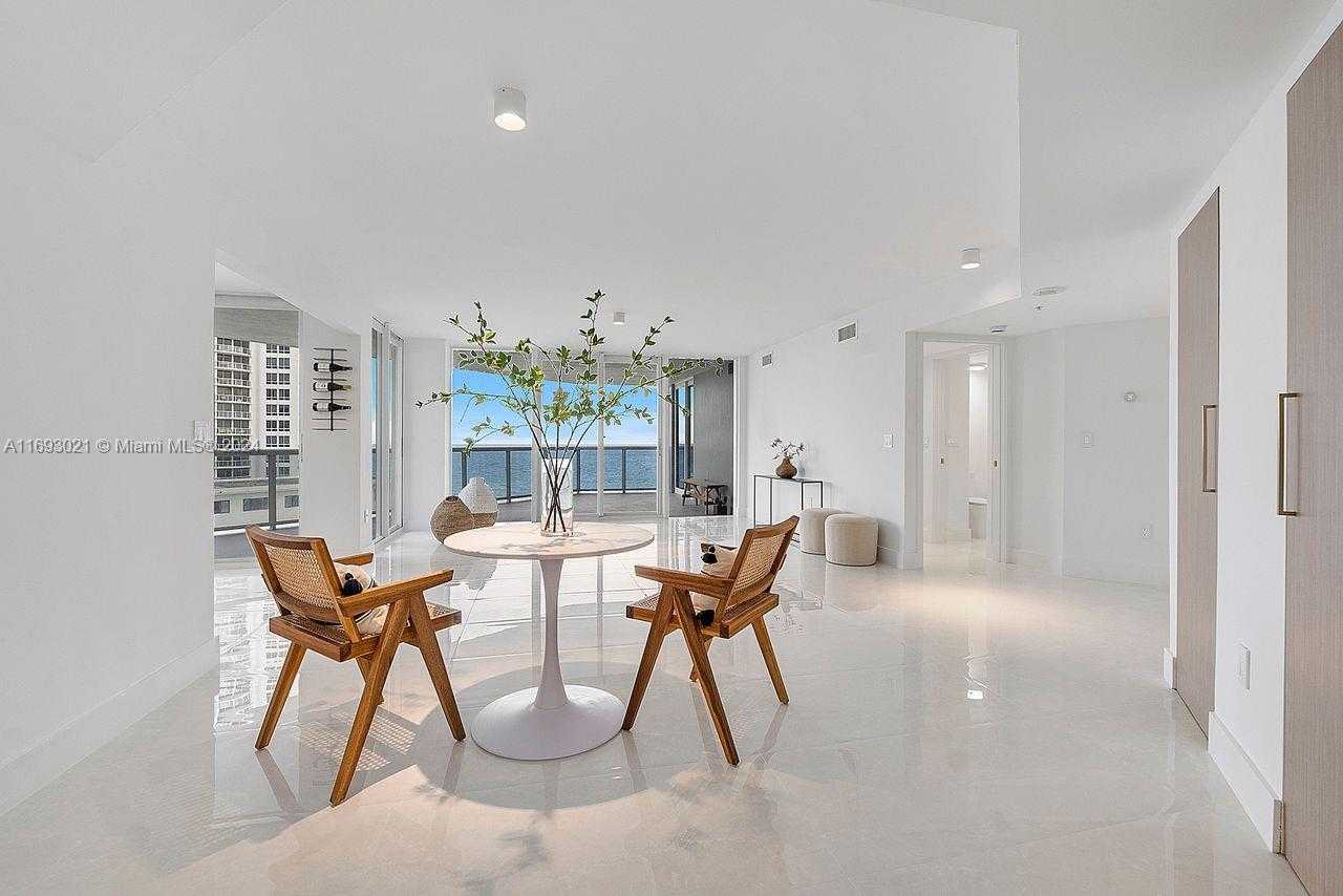 Small Image of 6301 COLLINS AVE #1508, Miami Beach Number 2