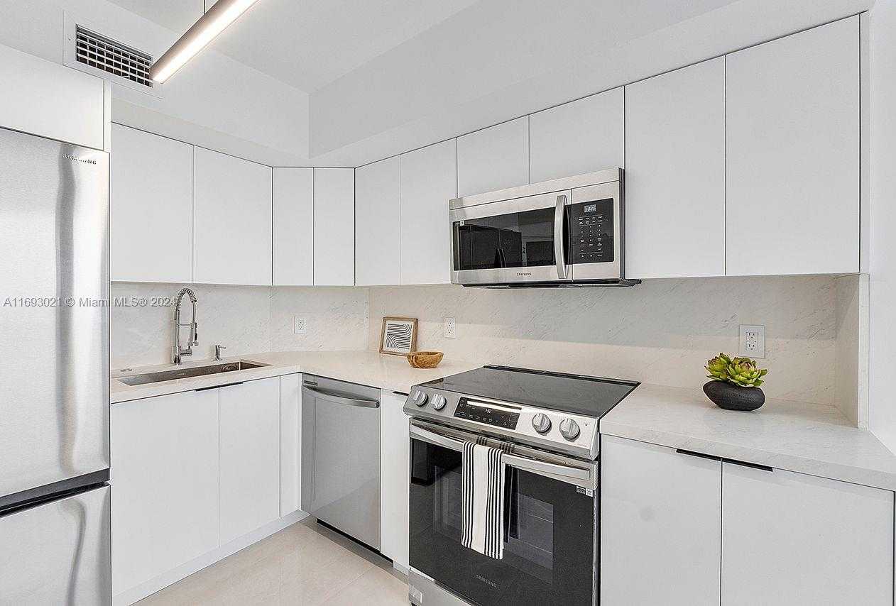 Small Image of 6301 COLLINS AVE #1508, Miami Beach Number 4