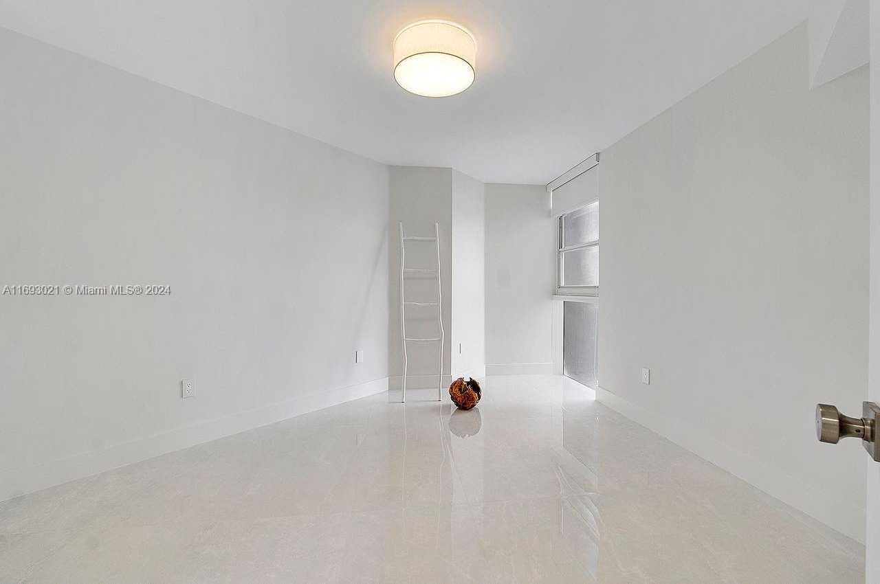 Small Image of 6301 COLLINS AVE #1508, Miami Beach Number 41