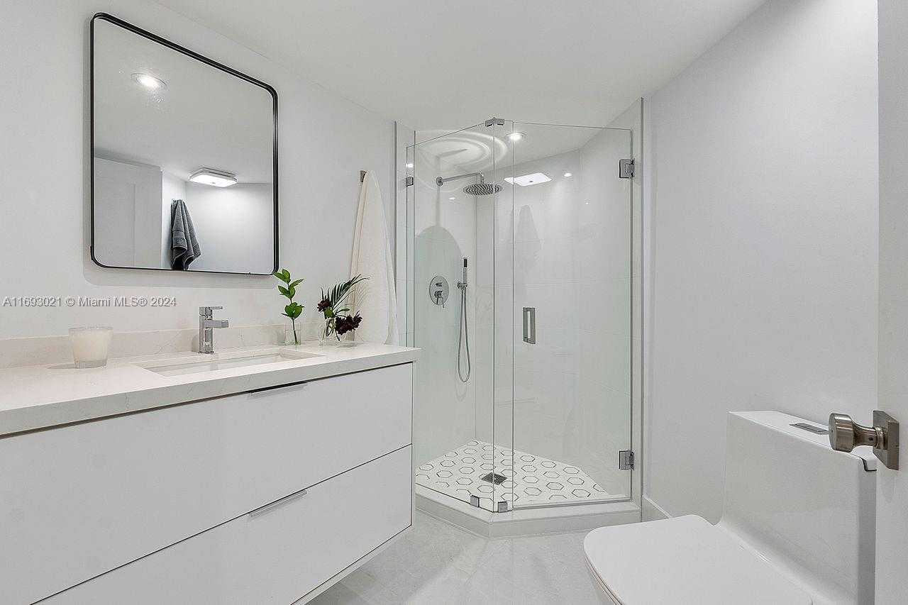 Small Image of 6301 COLLINS AVE #1508, Miami Beach Number 9