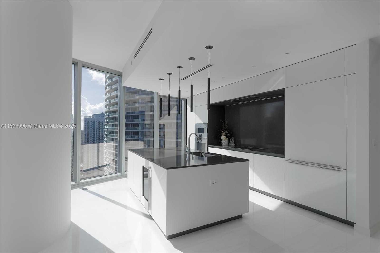 Small Image of 300 BISCAYNE BLVD WAY #3307, Miami Number 13