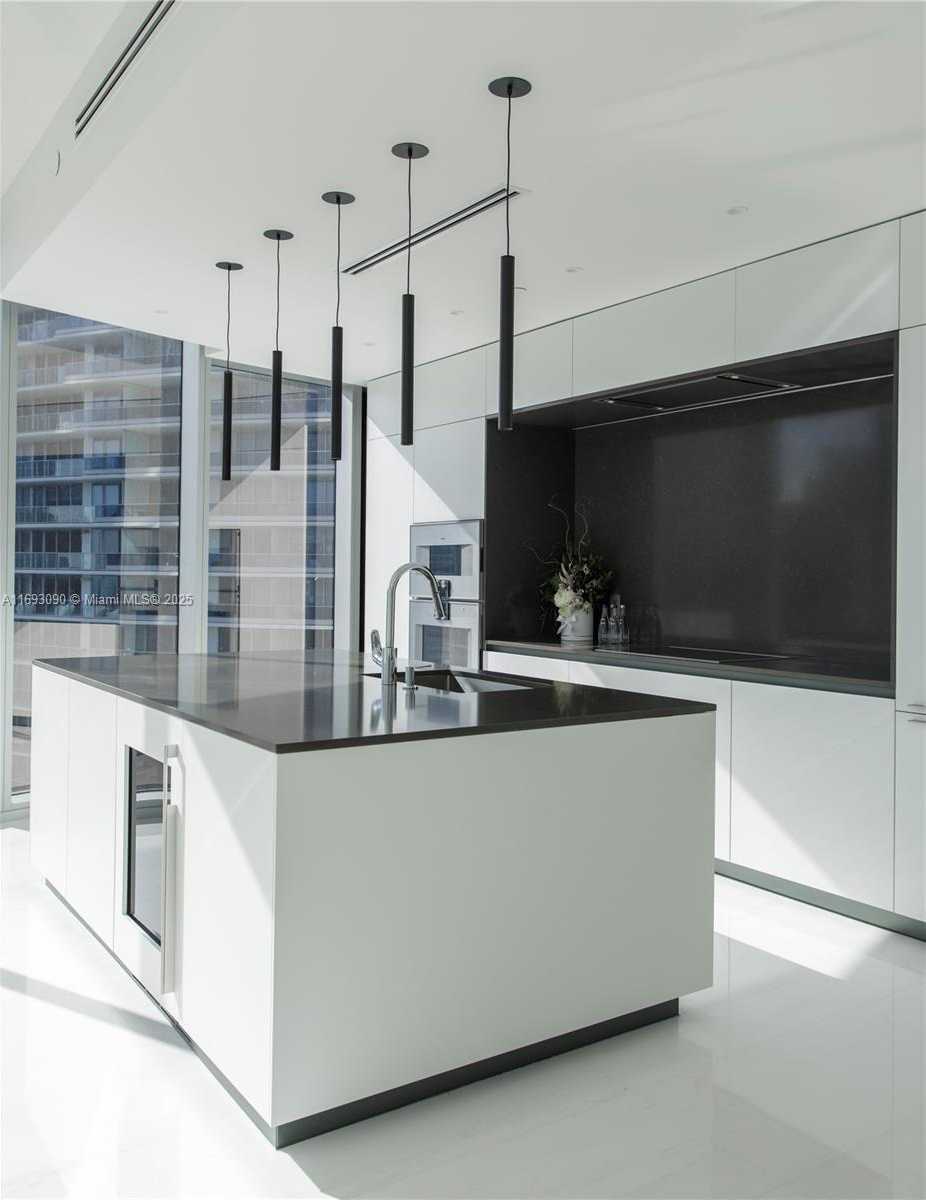 Small Image of 300 BISCAYNE BLVD WAY #3307, Miami Number 15