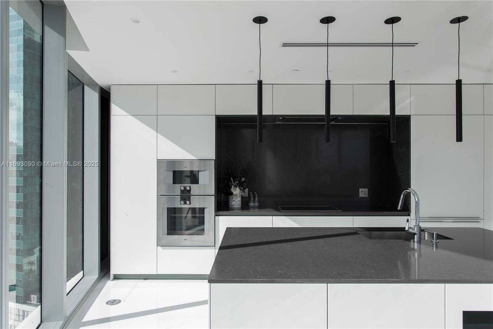 Small Image of 300 BISCAYNE BLVD WAY #3307, Miami Number 17
