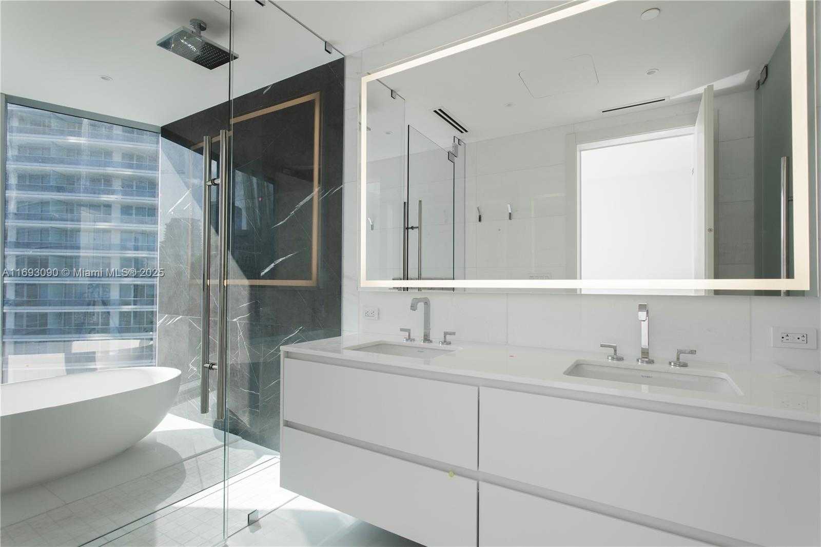 Small Image of 300 BISCAYNE BLVD WAY #3307, Miami Number 19