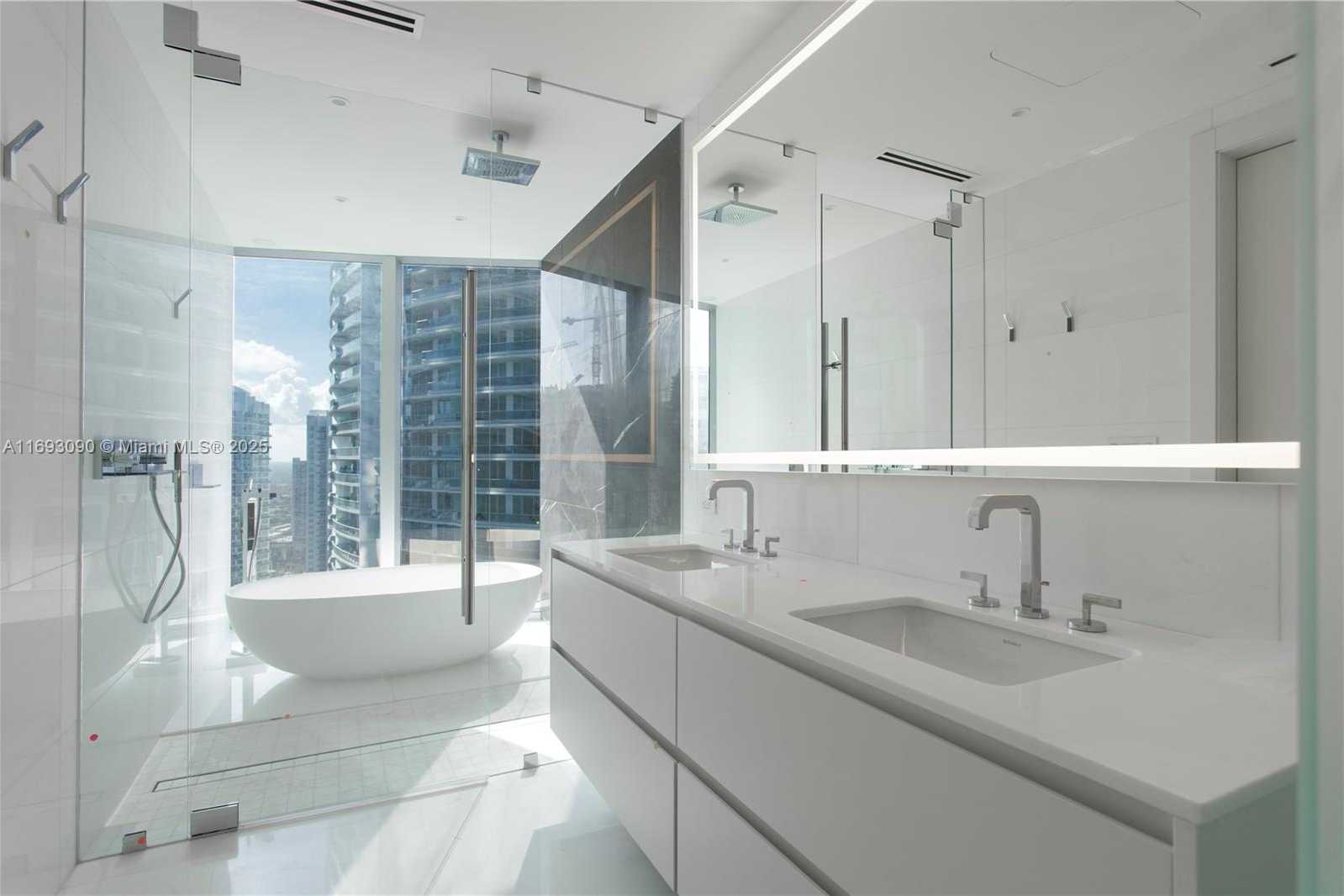 Small Image of 300 BISCAYNE BLVD WAY #3307, Miami Number 20