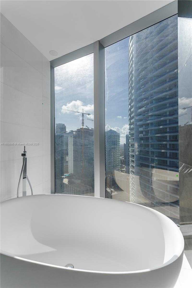 Small Image of 300 BISCAYNE BLVD WAY #3307, Miami Number 21
