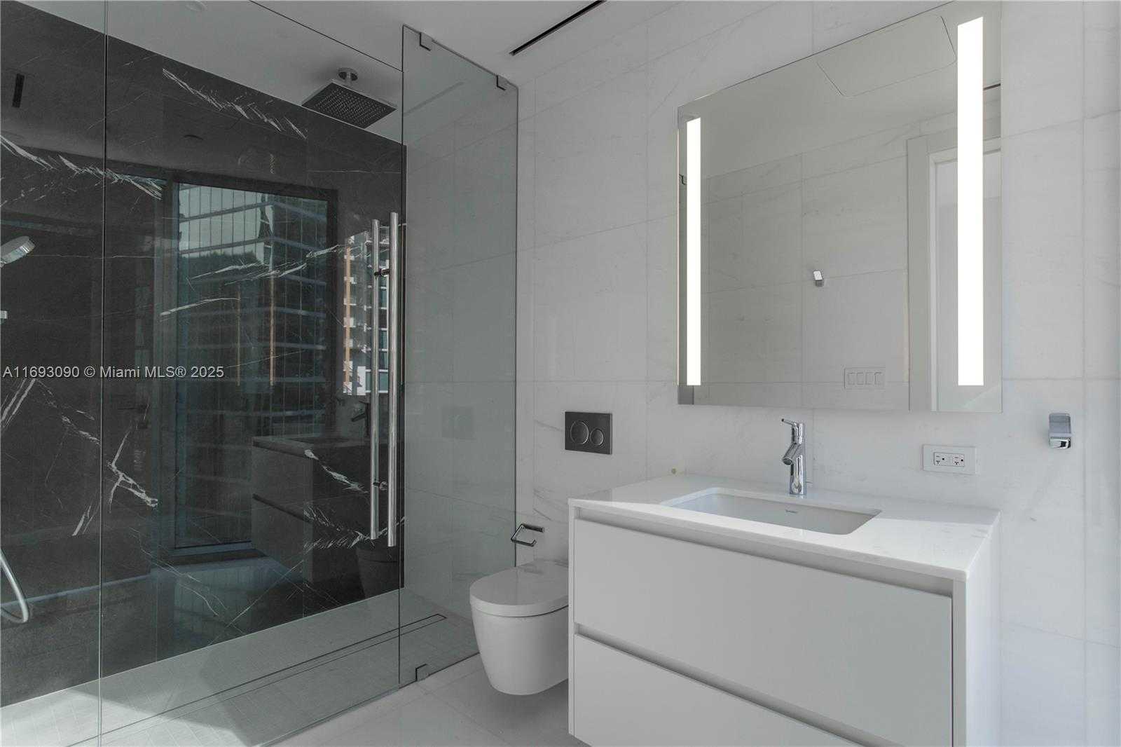 Small Image of 300 BISCAYNE BLVD WAY #3307, Miami Number 23