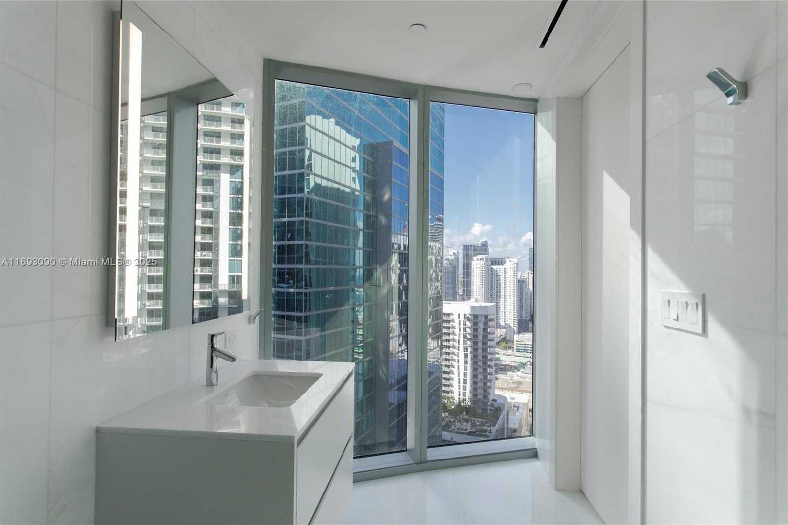 Small Image of 300 BISCAYNE BLVD WAY #3307, Miami Number 24