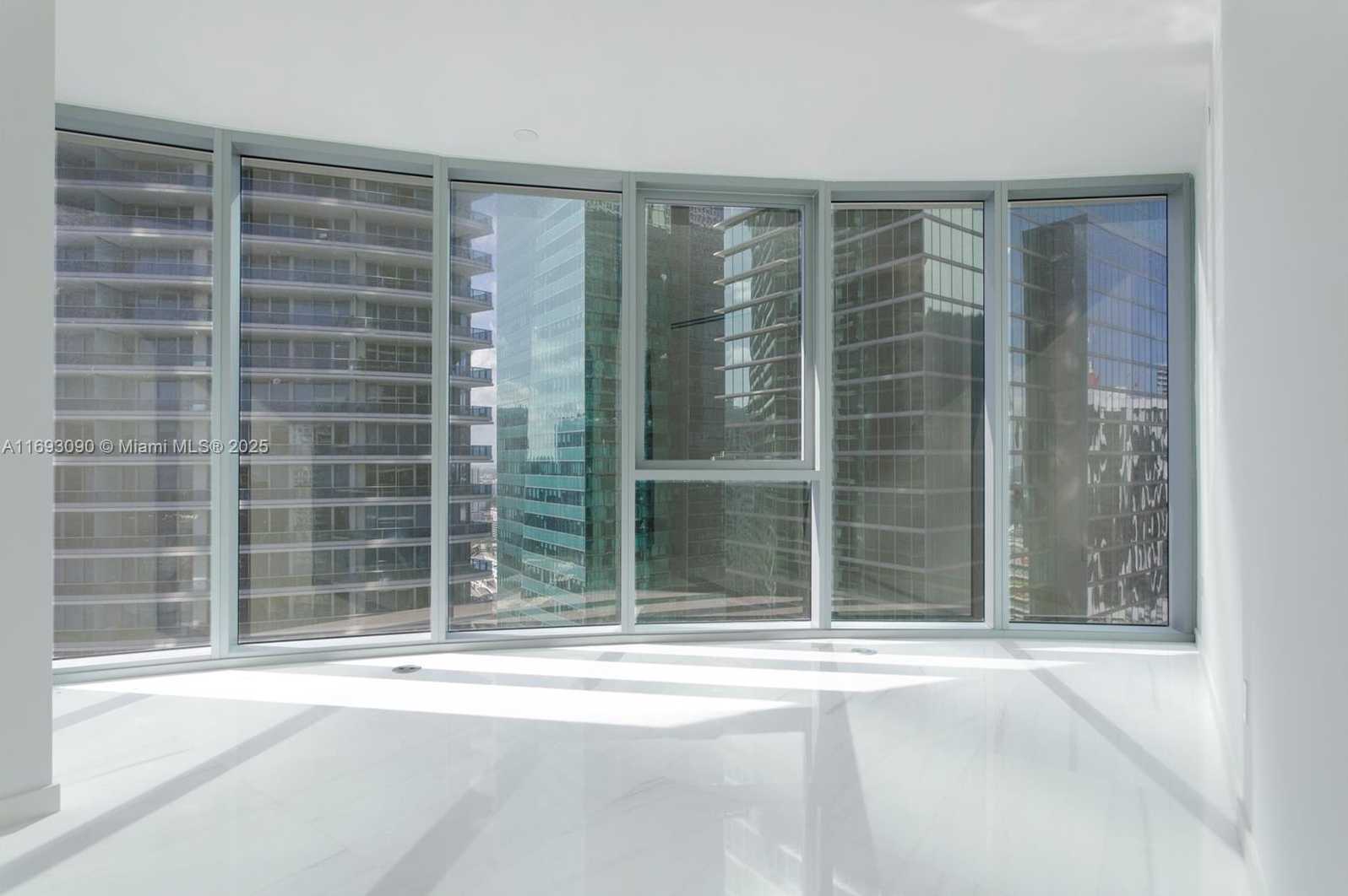 Small Image of 300 BISCAYNE BLVD WAY #3307, Miami Number 25