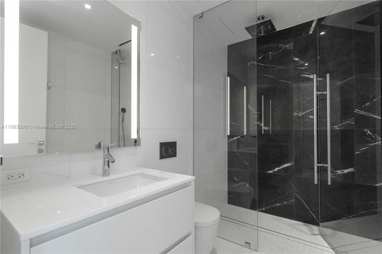 Small Image of 300 BISCAYNE BLVD WAY #3307, Miami Number 27