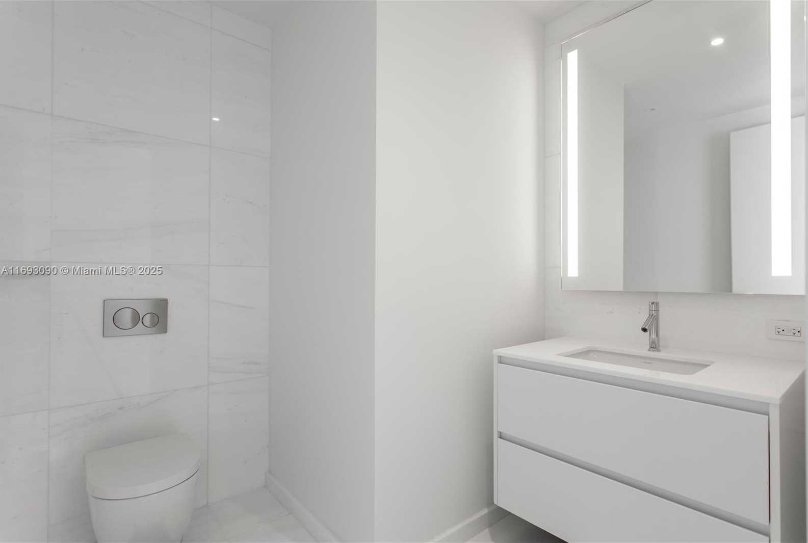 Small Image of 300 BISCAYNE BLVD WAY #3307, Miami Number 33