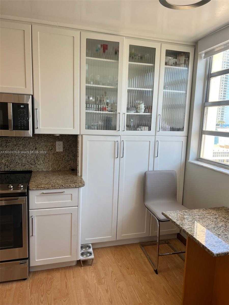 Small Image of 1833 SOUTH OCEAN DR #1702, Hallandale Beach Number 20