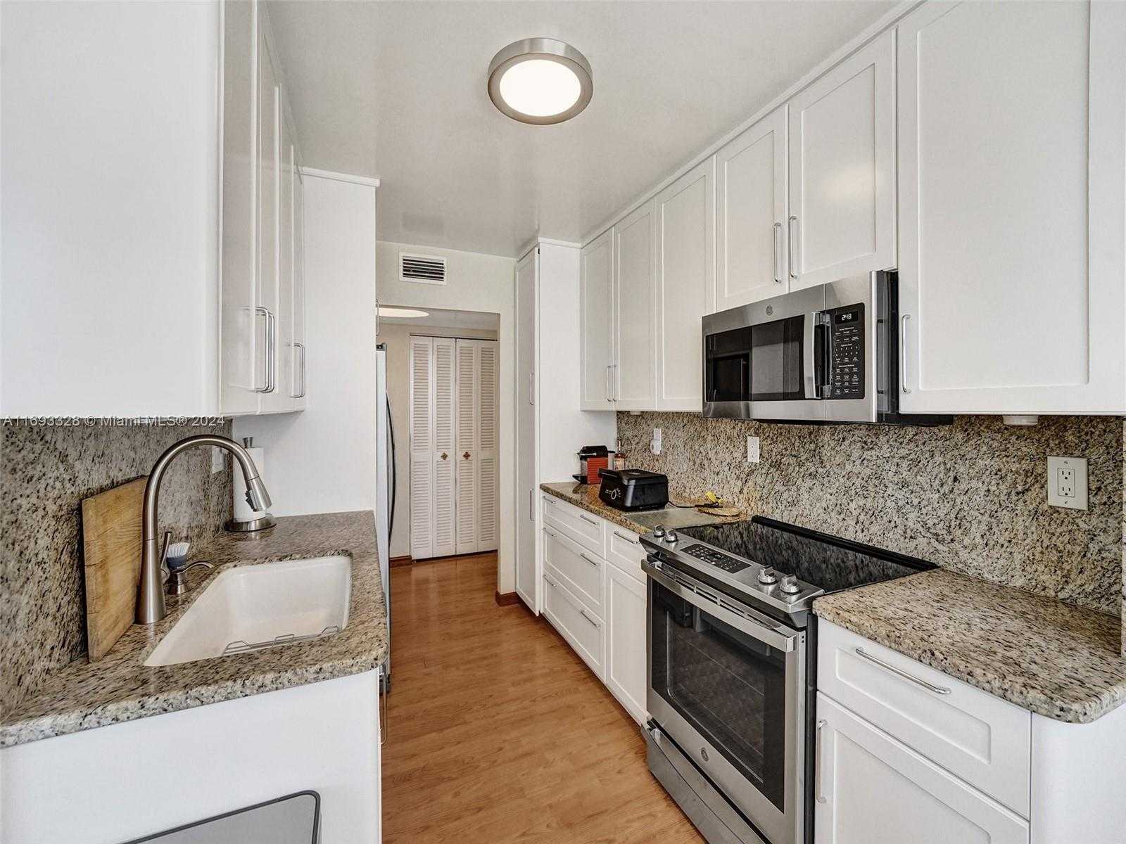 Small Image of 1833 SOUTH OCEAN DR #1702, Hallandale Beach Number 21