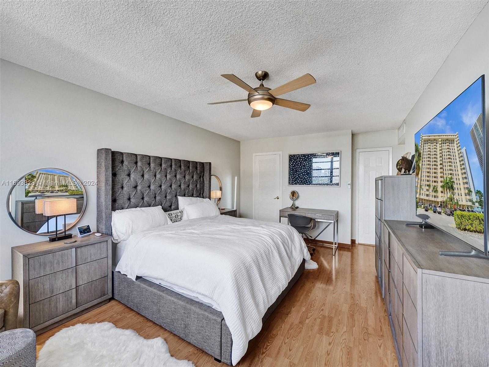 Small Image of 1833 SOUTH OCEAN DR #1702, Hallandale Beach Number 32