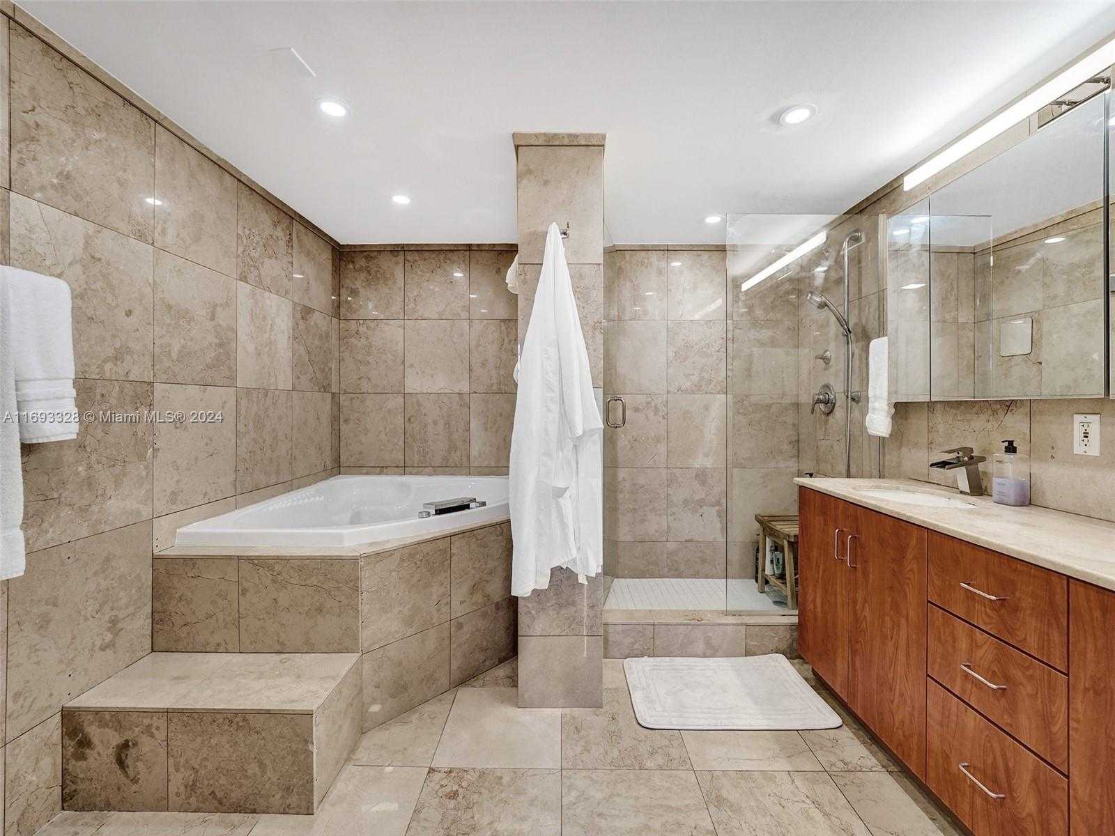 Small Image of 1833 SOUTH OCEAN DR #1702, Hallandale Beach Number 37