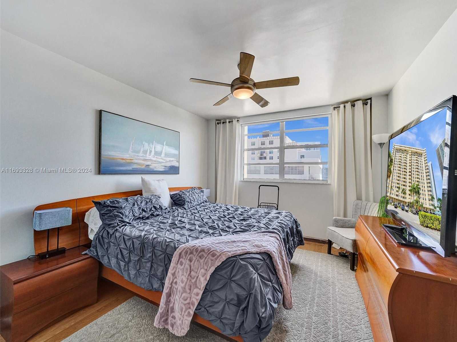 Small Image of 1833 SOUTH OCEAN DR #1702, Hallandale Beach Number 42
