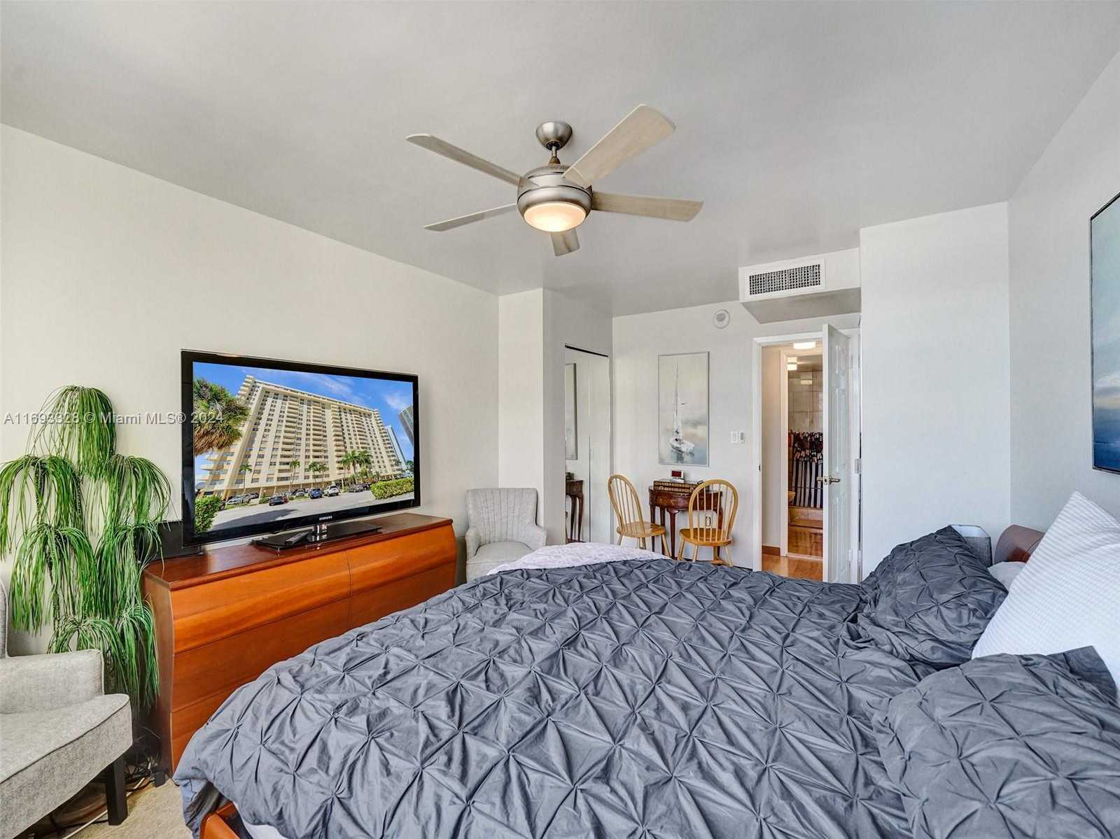 Small Image of 1833 SOUTH OCEAN DR #1702, Hallandale Beach Number 45